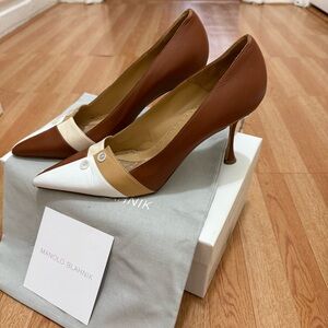 Manolo Blahnik Tan and Cream Heels